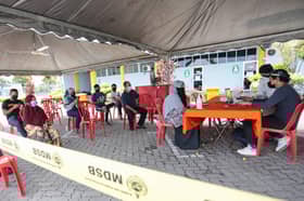 Lengkap dua dos vaksin, warga emas tetap buat saringan