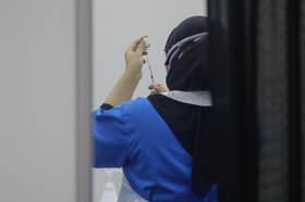 Syarikat caj pekerja suntik vaksin boleh dikena tindakan - EXCO