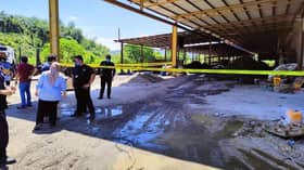 Kilang baja organik kompos disyaki terbabit cemar air diserbu