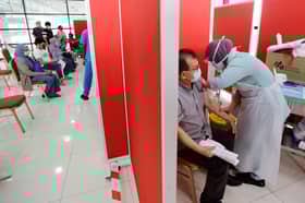 Petugas redah 70km tanah merah, daki bukit bukau untuk suntik vaksin