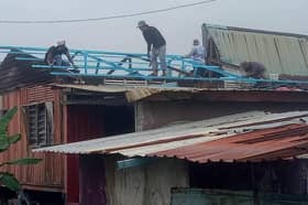 Mangsa ribut di Meru lega bumbung rumah siap dibaiki