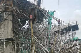 Seorang pekerja tertimbus, perancah tapak laluan LRT runtuh