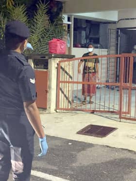Polis Sepang bantu 14 pekerja kilang kehabisan bekalan makanan