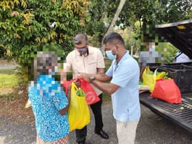 Penduduk kediaman mewah di Kota Kemuning antara penerima bakul makanan