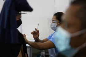 Lengkap dos vaksin, buruh binaan teruja boleh kerja semula