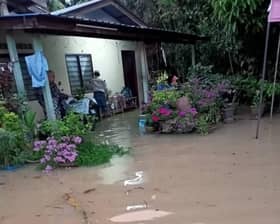 Flash floods in Alor Gajah, 40 victims evacuated