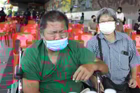 Setengah jam tolak adik berkerusi roda demi dapatkan vaksin