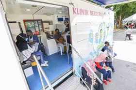 Saiz trak, cuaca panas antara cabaran jurusuntik beri vaksin secara bergerak