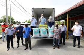 303 penternak terima bantuan makanan haiwan bernilai RM230,000