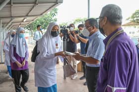 Pelitup muka, cecair pembasmi kuman untuk pelajar kekal patuh SOP