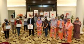 Pekawanis santuni petugas Media Selangor, sumbang kit kesihatan