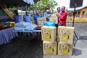 Lapan kebun komuniti terima bantuan peralatan RM40,000