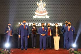 MB hands over letter of appointment to 300 local youth movement members, excos