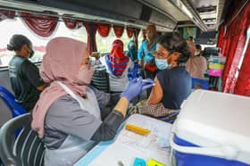 Pernah tolak vaksin, pasangan guru tahfiz terima suntikan demi keselamatan