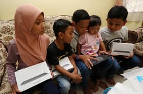 Sumbangan tablet mudahkan lima beradik yatim piatu ikuti PdPR