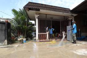 Bantu bersih lumpur, 300 sukarelawan SERVE gigih permudah urusan mangsa banjir