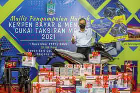 Tidak culas bayar cukai taksiran, warga emas menang cabutan bertuah