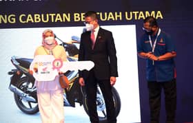 Rezeki hantar borang saat akhir, usahawan katering bawa pulang motosikal