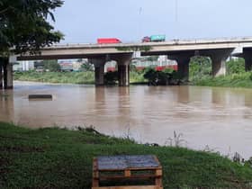 Laluan keluar masuk Plaza Tol Shah Alam boleh dilalui