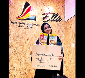 Ratu rock negara sumbang pek makanan kepada mangsa banjir Batu Tiga