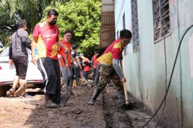 Team Selangor edar lebih 2,500 bakul makanan kepada penduduk terjejas banjir