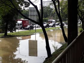 Paras air beberapa kawasan di Shah Alam meningkat pagi ini