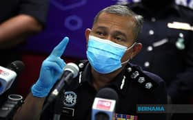 Two cleaners hurt in Dengkil parang attack