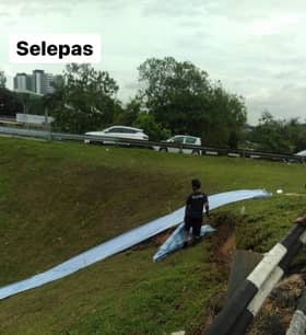 Rekahan di susur Lebuhraya Persekutuan, MBSA tutup guna kanvas