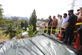 MB tinjau lokasi tanah runtuh, serah bantuan banjir di Gombak