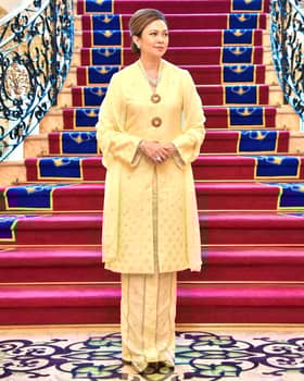 Tengku Permaisuri Norashikin berkenan gayakan persalinan kebaya Tenun Pahang Diraja