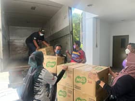 Nestlé agih pek makanan kepada lebih 5,000 mangsa banjir Shah Alam