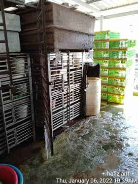 Buang sisa sembelih ayam dalam longkang, empat peniaga ditarik lesen