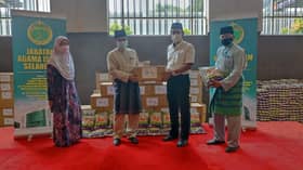 Mais sumbang makanan kering, dapur masak kepada mangsa banjir