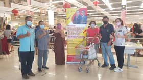 350 residents in Permatang receive CNY shopping vouchers