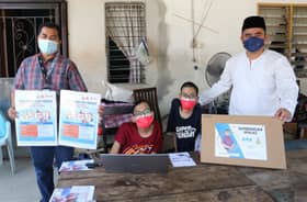 MBI sumbang komputer riba buat pasangan kembar Ahmad, Muhammad