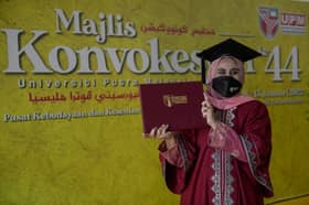 Pelajar buta bukti kemampuan, genggam ijazah UPM lepas empat tahun