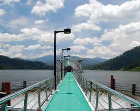 热带风暴Senyar带来强降雨 梳邦湖水坝“开闸”泄水！