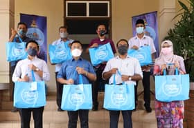 Mangsa, petugas banjir terima bakul makanan produk IKS