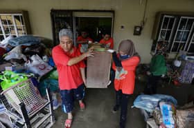 Banjir: Team Selangor bantu agih makanan, bersih lebih 3,000 rumah