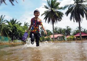 Continuous rain triggers floods in Melaka, 34 areas affected