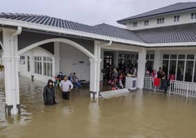 Banjir: Lebih 100 penduduk terkandas, berlindung di surau lebih lima jam