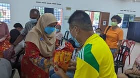 State reps spread CNY cheer to the needy