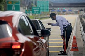 Polis siasat tiga anggota trafik buat sekatan jalan di Serdang