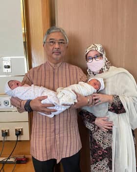 Agong, permaisuri kongsi gambar dua cucunda lelaki