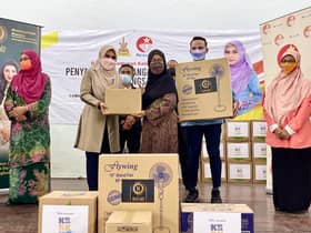 Isteri MB serah bantuan makanan kepada mangsa bah, maahad tahfiz Hulu Langat