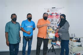 300 pelajar di Sungai Ramal terima baucar persekolahan