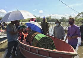 Bot bomba bawa jenazah warga emas ke tanah perkuburan