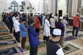 Solat rapat saf: Junjung perkenan sultan, jemaah diminta patuh SOP