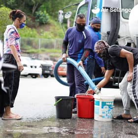 Lori tangki digerak ke lokasi terjejas, keutamaan kepada premis kritikal