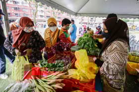 Jualan murah dapat sambutan, pembeli harap pelbagaikan jenis barang